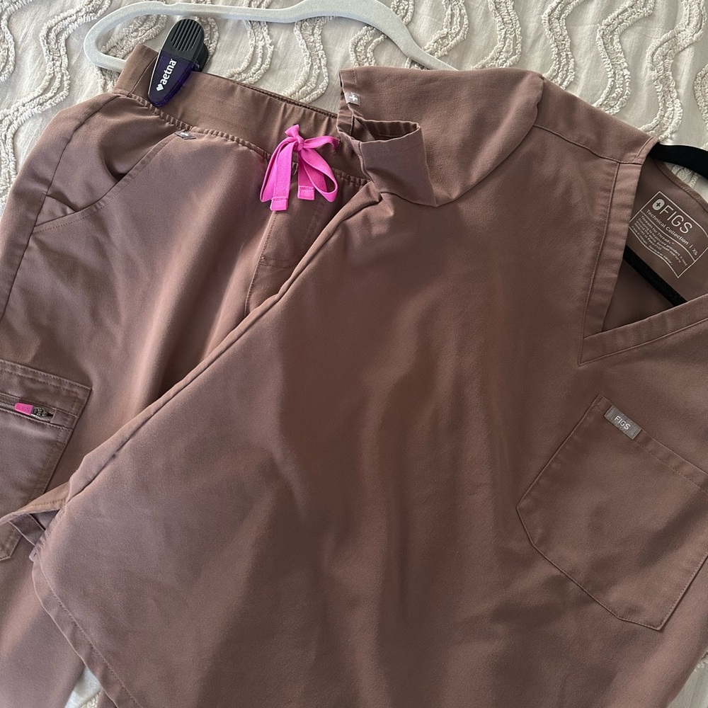 FIGS Scrub Set